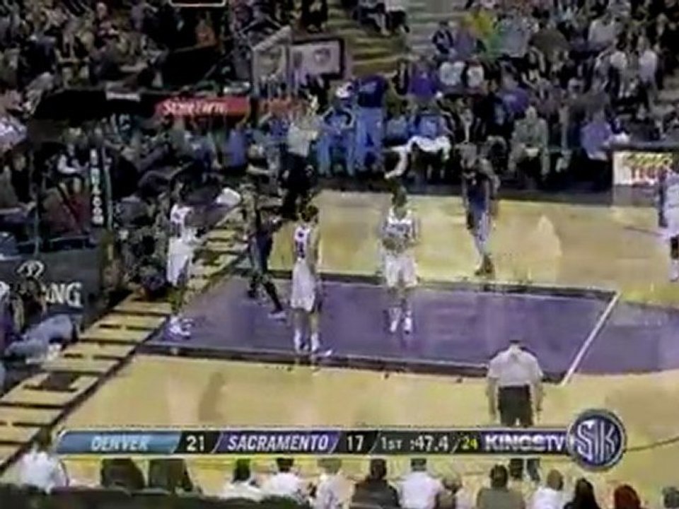 NBA Joey Graham drives to the bucket for a big jam and the f