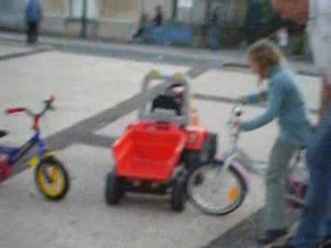 PICT5414 Anaëlle fait du vélo sans roulette