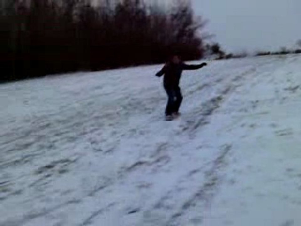 Descente du terril à Auchel (snowskate)