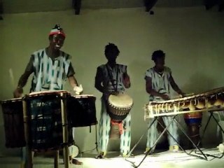 Groupe DEMBELE en scène lors de leur séjour en France