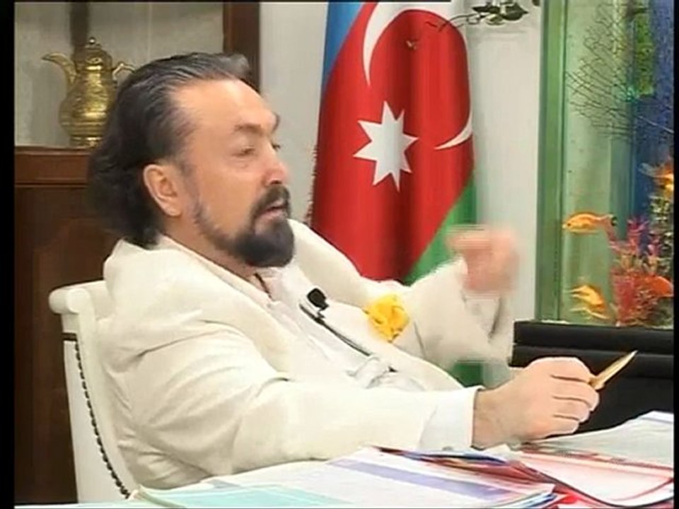 Adnan Oktar İnsanların Yapmacık Tavırlarından Bahsediyor