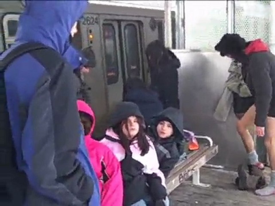 No Pants Subway Ride - Chicago Edition