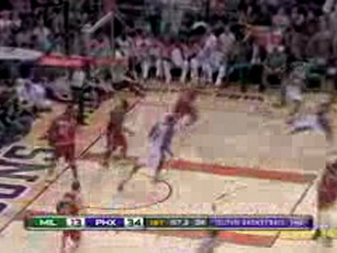 Steve Nash hits Leandro Barbosa cutting baseline with a nice