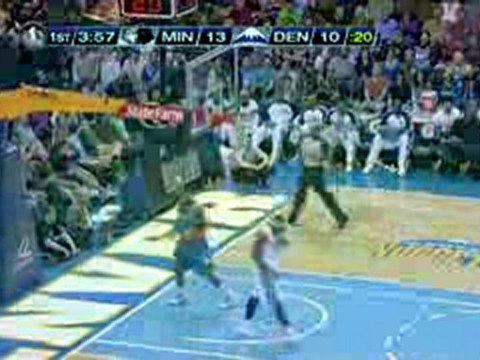 Kenyon Martin throws a pass off 'Melo's face but the Nuggets