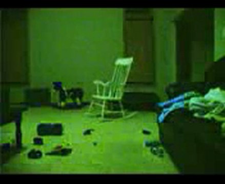 Paranormal : une chaise bouge toute seule