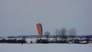 Parapente avec moteur filmé par Mat61