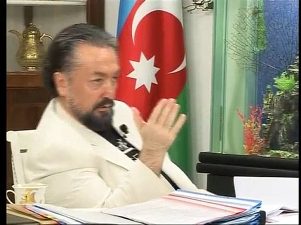 Adnan Oktar röportajı darwinistler koseye