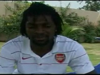 Adebayor wearing arsenal shirt