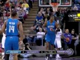 Dwight Howard gets on the receiving end of this alley-oop pa