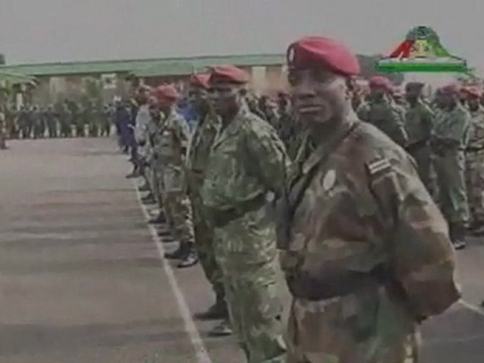Sékouba devant l'armée (ouverture) (guineeinformation.com)