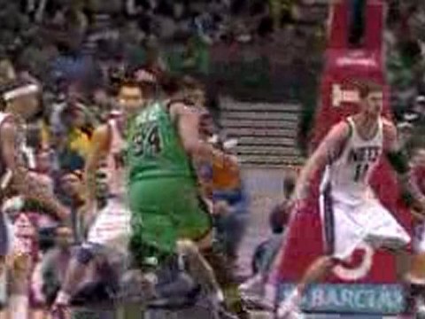 Paul Pierce throws an alley-oop to Tony Allen who catches it