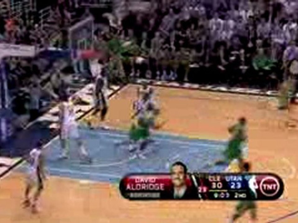 Kyle Korver throws a wonderful pass to Carlos Boozer, who si