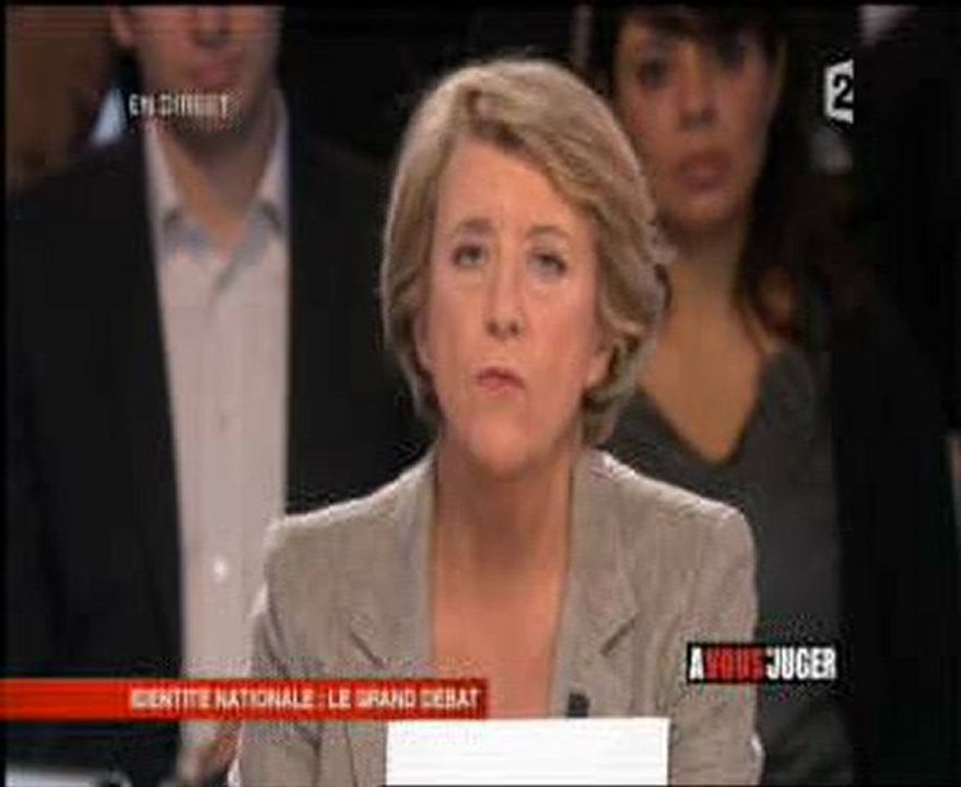 A vous de juger : Peillon pose un lapin à Arlette Chabot