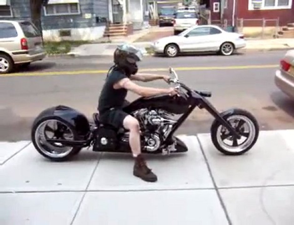 Moto chopper sans béquille cool