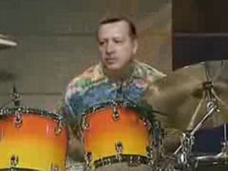 Recep Tayyip Erdoğan baterist oldu / www.2023haber.com