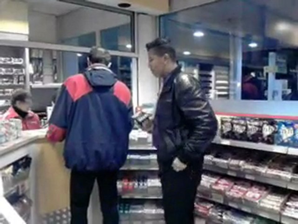 Aziz hat tüte leer kauft