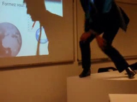 Mais pourquoi cet homme est-il aussi heureux ?!