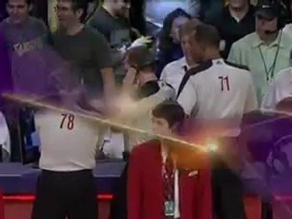 CRAZY!!! Kobe did it again!!!