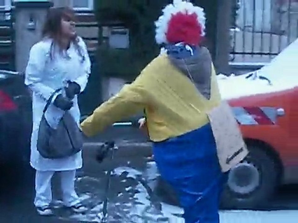 Savant fou et Clown a trotinette Hahaha MDR