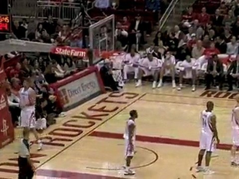 Dwyane Wade scores 37 points on 15-of-24 shooting for the wi