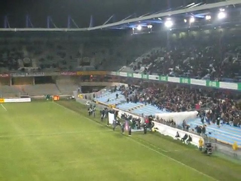 Entrée des joueurs mhsc-ogcn  + fumis a la butte (1.30 )