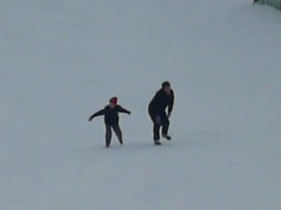 vero et theo font de la luge attention a la chute