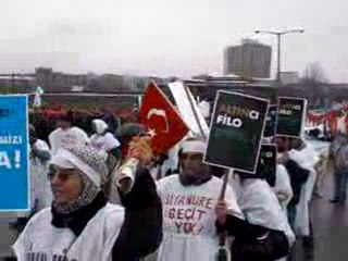 BERGAMA KÖYLÜSÜ TEKEL İŞÇİLERİNE DESTEK İÇİN ANKARA DA