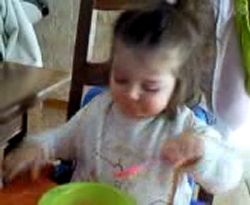 Elisa mange seule