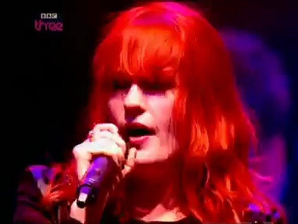 Florence & The Machine - Drumming Song (Live Reading)