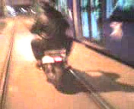 mwa mikon entrin de cabres sur les raye du trame lol