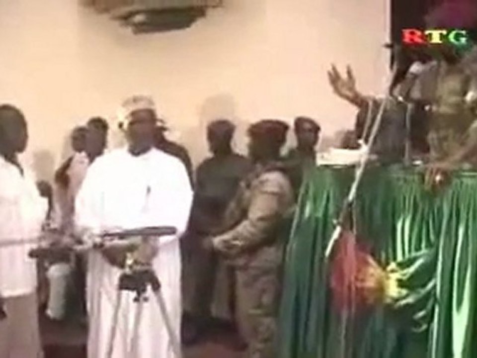 Dadis humilie ses ministres