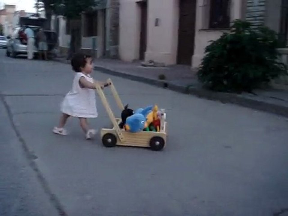 Chiara et son chariot 2