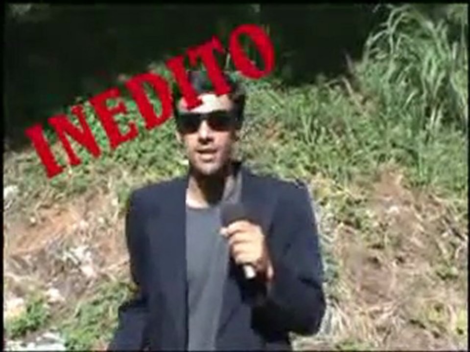 REPORTER OBRIGADO A COMER MERDA