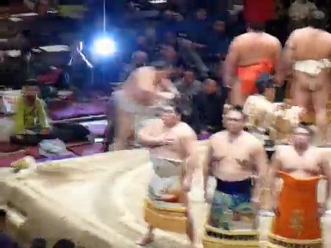 Sumo tournament : Dohyo-iri (entrée des Makuushi)