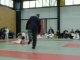 Noémie au judo combat contre un garçon