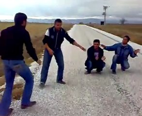 yenikent köyü bu kadardamı iğrenç oynanır....
