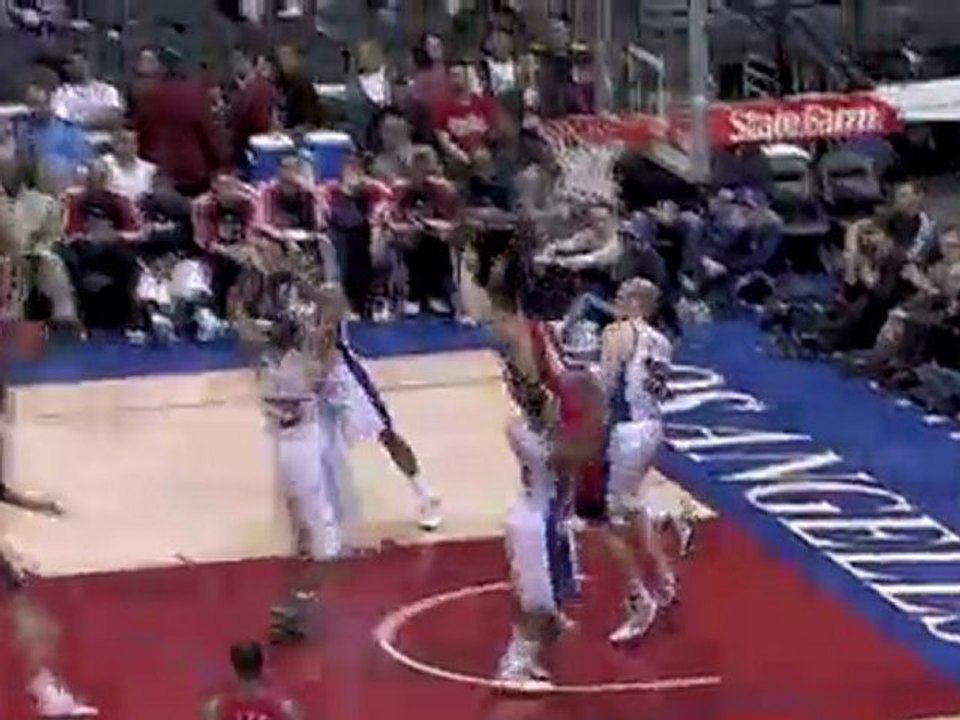 Baron Davis goes up against Yi Jianlian and rejects him on t