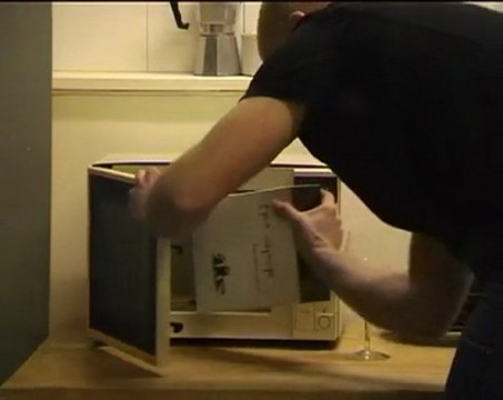 Ne jamais mettre une bouteille carton vin en micro-ondes