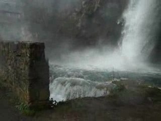 SALLES LA SOURCE   !! la cascade