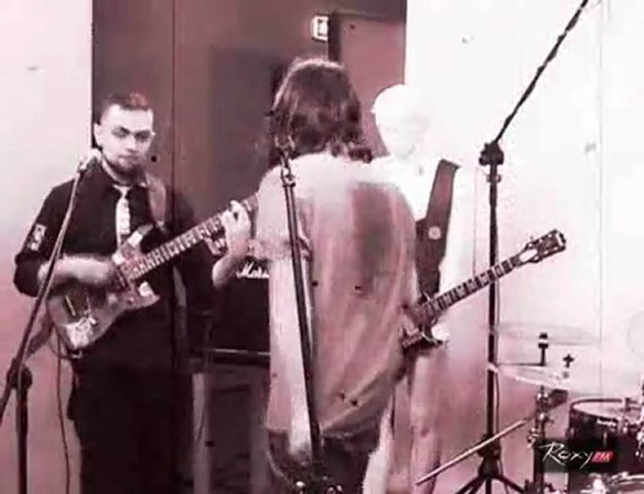 Skowyt: Ona jest nazi / Roxy FM