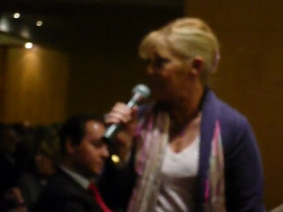 Marie-Christine Arnautu (FN) interpelle Eric Besson