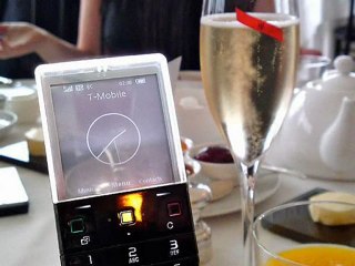 Sony Ericsson XPERIA Pureness Review [Video]