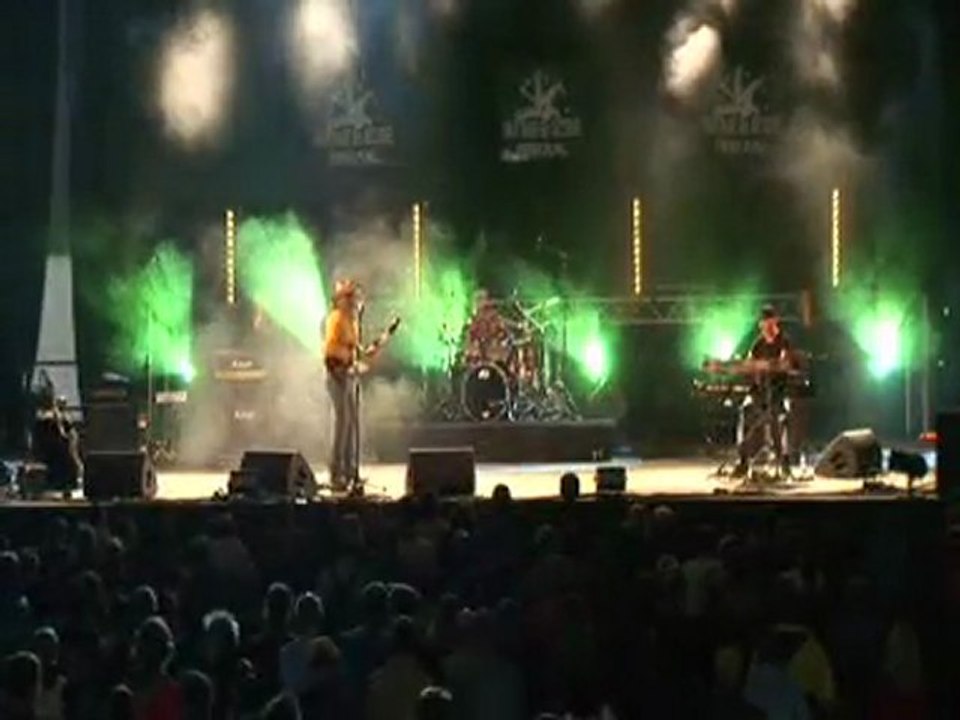 " Chante en francais"   DBT