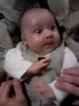 Tom qui gazouille et nous fait ses 1er areu 17 janvier 2010