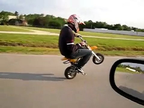 Impennare con la minimoto