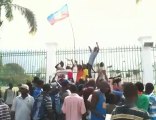 Manifestation de jeunes Haïtiens / hélicoptères américains