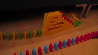 Dominos sous le canapé