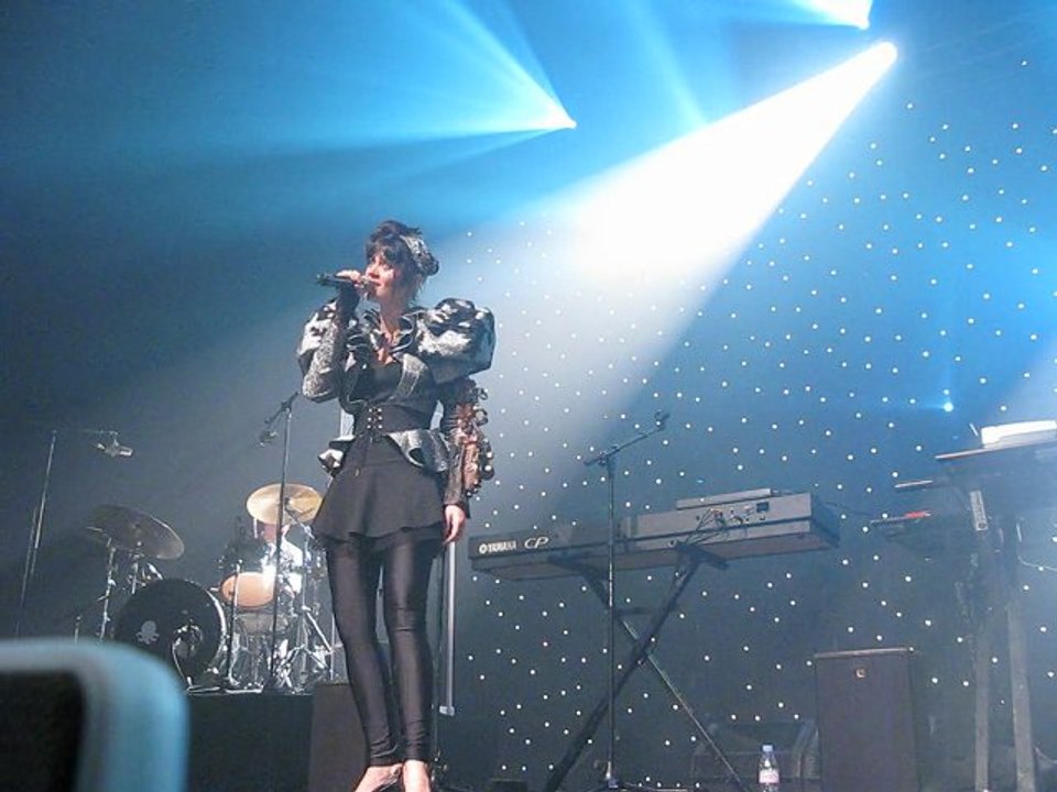 Emilie Simon @ Casino de Paris | 17.01.2010 Fleur Flowers ++