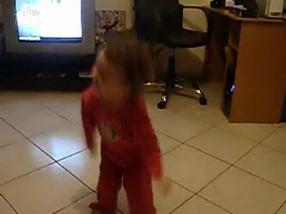 danse,maélys 2 ans et demi