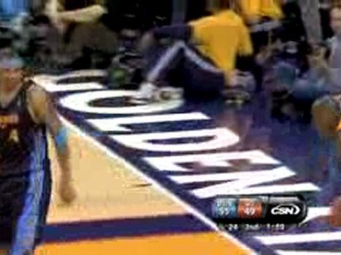 Carmelo Anthony throws the long pass to Kenyon Martin who fi